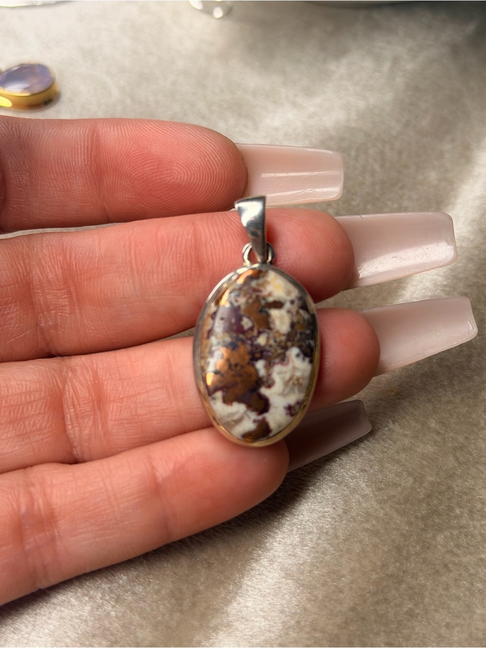 Cooper in agate pendant